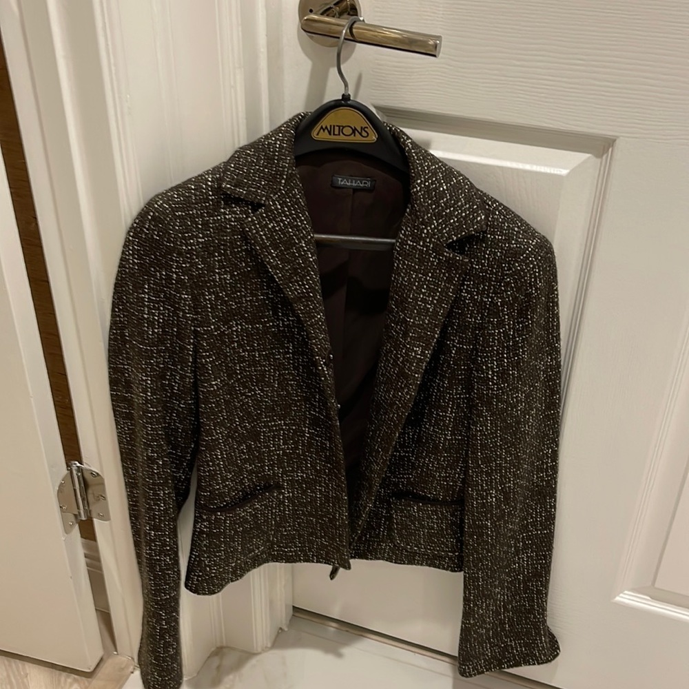 Tabari Blazer